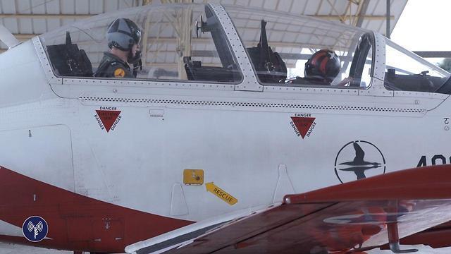 An aerial acrobatic IAF plane prepares for Independence Day (Photo: IDF Spokesperson)