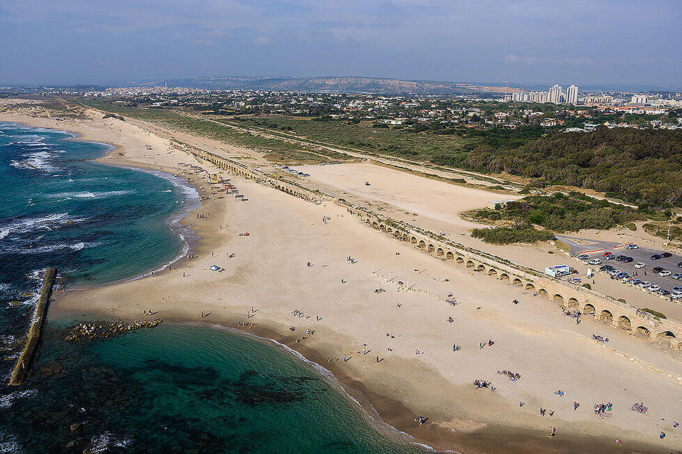Кейсария, акведук. Фото: Исраэль Бардуго (צילום: ישראל ברדוגו) Кейсария, акведук. Фото: Исраэль Бардуго