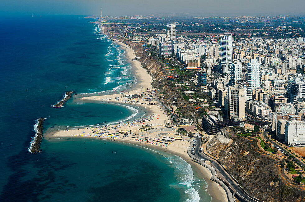 Нетания, набережная. Фото: Исраэль Бардуго (צילום: ישראל ברדוגו) Нетания, набережная. Фото: Исраэль Бардуго