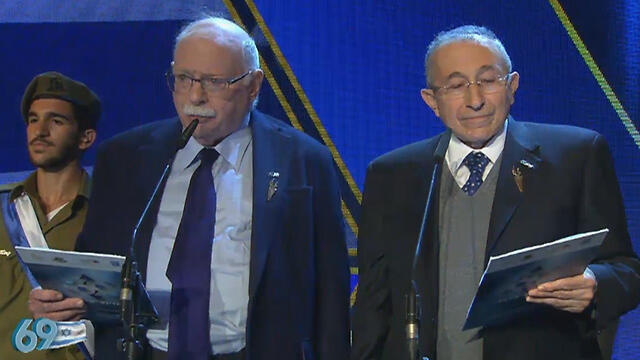 Rabbi Marvin Hier (R) and Michael Steinhardt lighting the torch of the Jewish people for the very first time (Photo: Herzliya Studios)