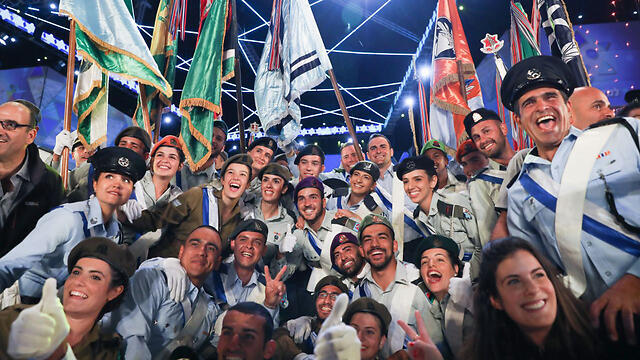 Празднование Дня независимости в Иерусалиме. Фото: Охад Цвайгенберг (צילום: אוהד צויגנברג) Празднование Дня независимости в Иерусалиме. Фото: Охад Цвайгенберг