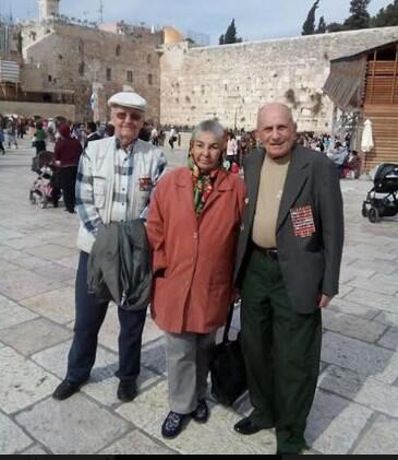 Иван Мартынушкин, Александра Гарбузова и Леонтий Брандт. Фото: пресс-служба РЕКnullnull Иван Мартынушкин, Александра Гарбузова и Леонтий Брандт. Фото: пресс-служба РЕК