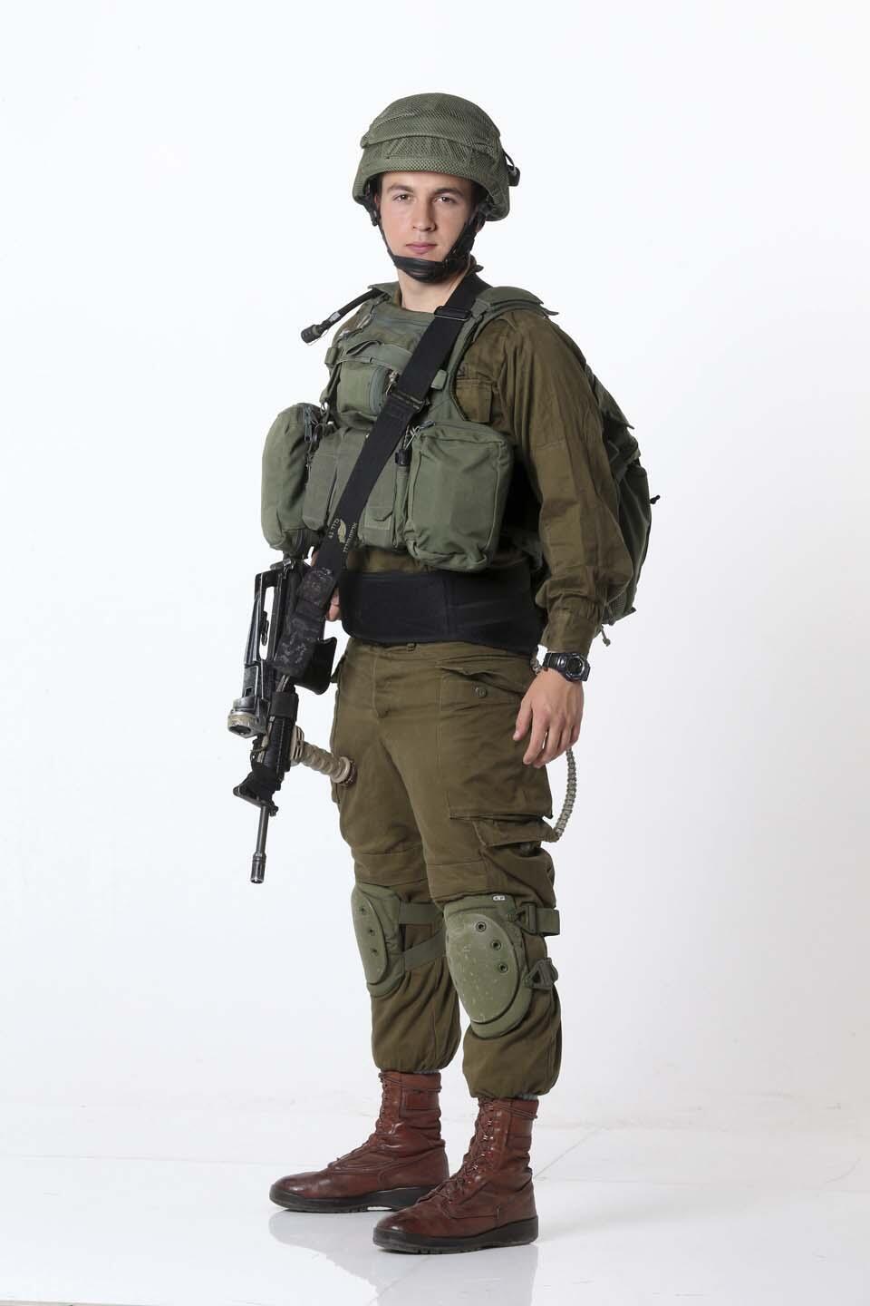 Ефрейтор Алон Песлин показал "Вестям", как выглядит экипировка боевого санитара (Tomeriko) Ефрейтор Алон Песлин показал "Вестям", как выглядит экипировка боевого санитара