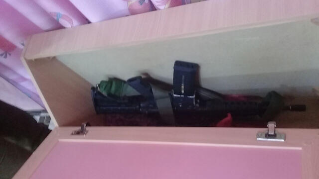 M-16 found in children's bed (Photo: IDF Spokesperson's Unit) (צילום: דובר צה"ל) M-16 found in children's bed (Photo: IDF Spokesperson's Unit)