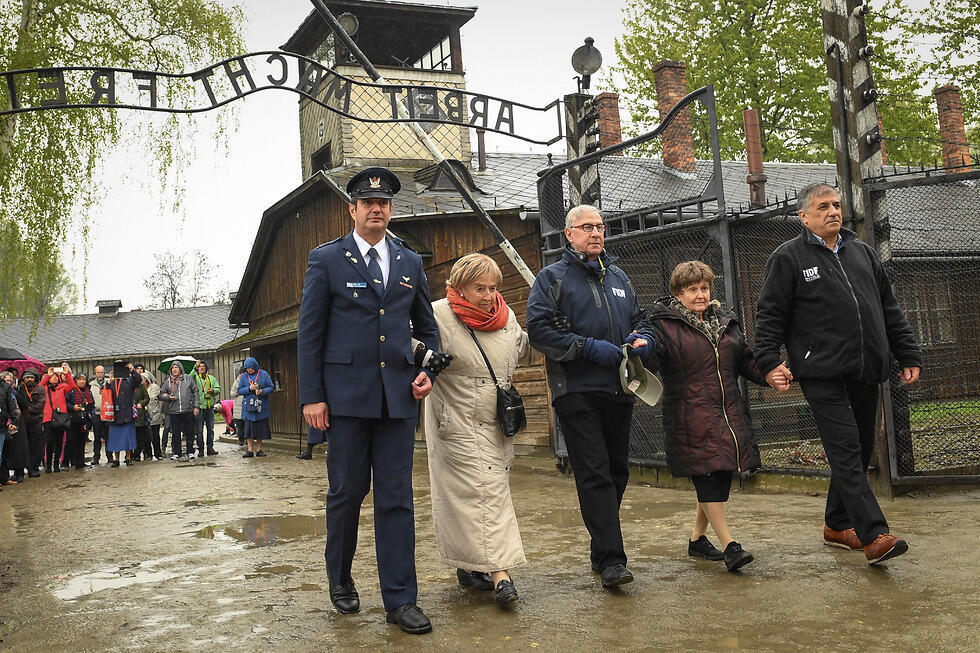 L–R: IAF Commander of Aerial Defense Brig. Gen. Zvika Haimovich; Auschwitz-Birkenau survivor Giselle ‘Gita’ Cycowicz; FIDF National Vice President Robert Cohen; Auschwitz-Birkenau survivor Bronia Brandman; and FIDF National Director and CEO Maj. Gen. (res.) Meir Klifi-Amir walking through the entrance to Auschwitz-Birkenau (Photo: Shahar Azran) (Photo: Shahar Azran) L–R: IAF Commander of Aerial Defense Brig. Gen. Zvika Haimovich; Auschwitz-Birkenau survivor Giselle ‘Gita’ Cycowicz; FIDF National Vice President Robert Cohen; Auschwitz-Birkenau survivor Bronia Brandman; and FIDF National Director and CEO Maj. Gen. (res.) Meir Klifi-Amir walking through the entrance to Auschwitz-Birkenau (Photo: Shahar Azran)