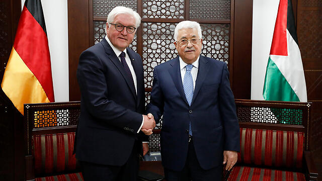 Abbas and Steinmeier at their Ramallah press conference (צילום: EPA) Abbas and Steinmeier at their Ramallah press conference