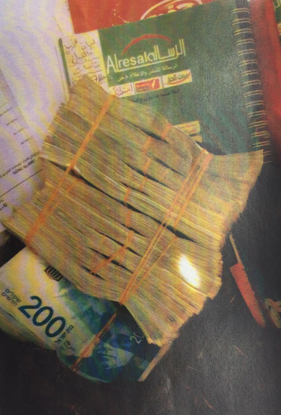 200,000 shekels in cash (Photo: Shin Bet)
