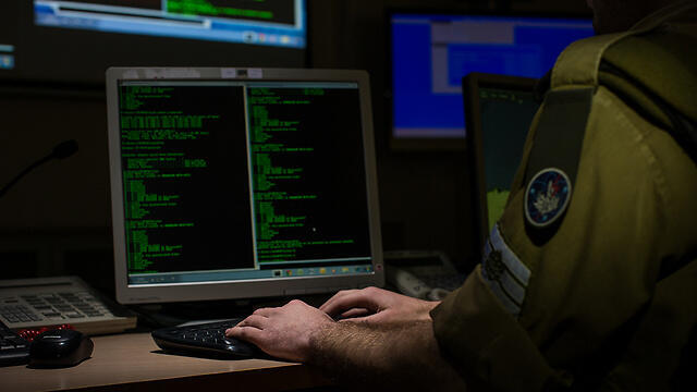Preparing for cyber threats (Photo: IDF) (צילום: דובר צה"ל) Preparing for cyber threats (Photo: IDF)