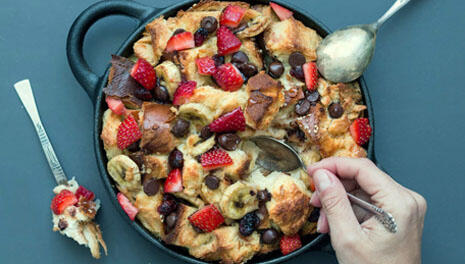 Хлебный пудинг к завтраку. Фото: Ольга Тухшер