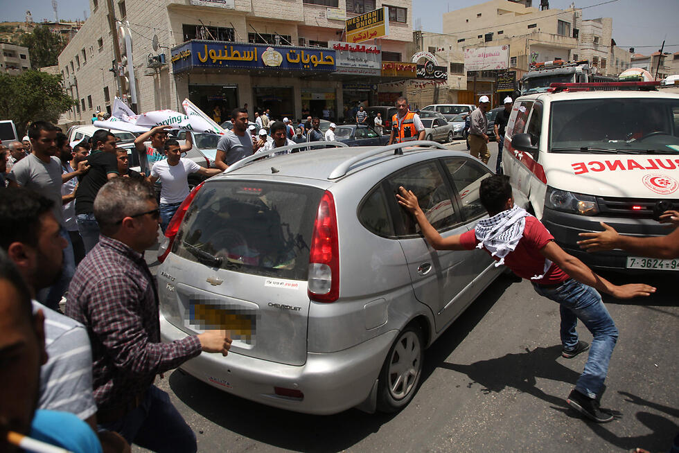 The shooter's vehicle, blocked by an ambulance (Photo: AFP) (צילום: AFP) The shooter's vehicle, blocked by an ambulance (Photo: AFP)