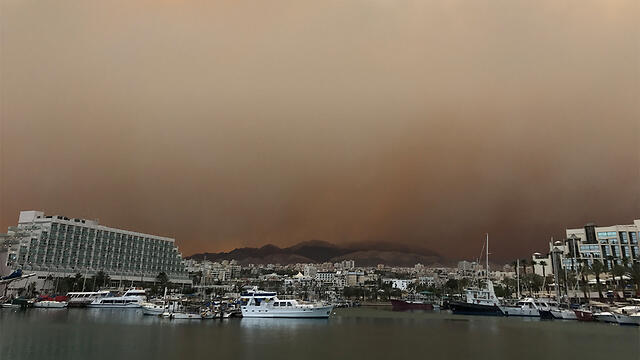Haze and sand storms in Eilat (Photo: Haim David photography) (צילום: חיים דוד צלמים) Haze and sand storms in Eilat (Photo: Haim David photography)