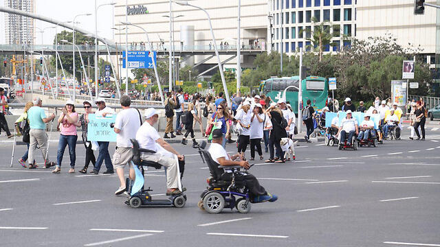 Disabled protest in Tel Aviv (Photo: Motti Kimchi)