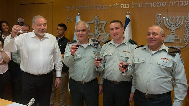 Lieberman, Almoz, Manlis and Eisenkot (Photo: IDF Spokesperson) (צילום: דובר צה"ל) Lieberman, Almoz, Manlis and Eisenkot (Photo: IDF Spokesperson)