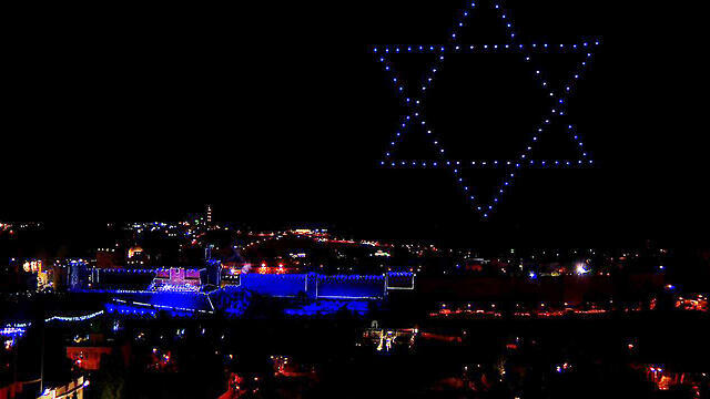 Drones form a Star of David above Jerusalem (Photo: Mizmor Productions) (צילום: מזמור הפקות) Drones form a Star of David above Jerusalem (Photo: Mizmor Productions)