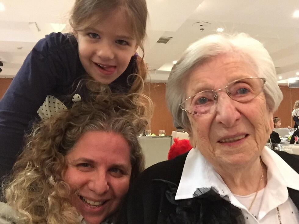 Cohen with her family (Photo: Guy Esel)