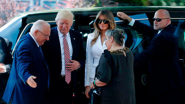 President Rivlin and his wife Nechama welcoming Trump and First Lady Melania (Photo: AFP) (צילום: AFP) President Rivlin and his wife Nechama welcoming Trump and First Lady Melania (Photo: AFP)