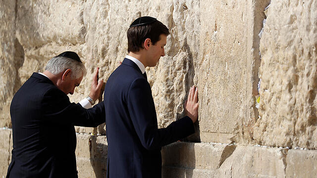 Jared Kushner and Secretary of State Rex Tillerson (Photo: AP) (צילום: AP) Jared Kushner and Secretary of State Rex Tillerson (Photo: AP)