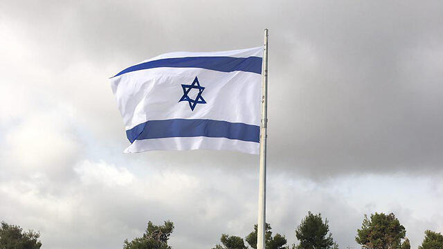 The flag flying over Ammunition Hill (Photo: Alon Vald) (צילום: צילום: אלון ולד, גבעת התחמושת) The flag flying over Ammunition Hill (Photo: Alon Vald)