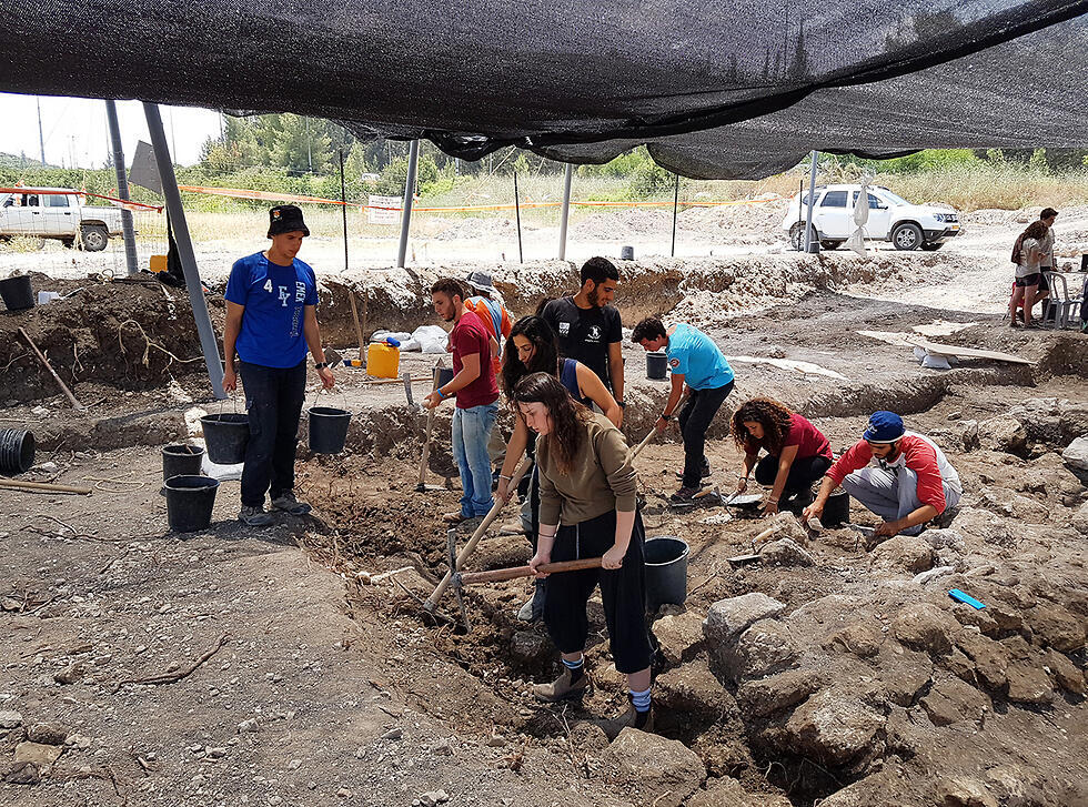 Помощь в раскоплах оказывали волонтеры. Фото: Михаль Хабар