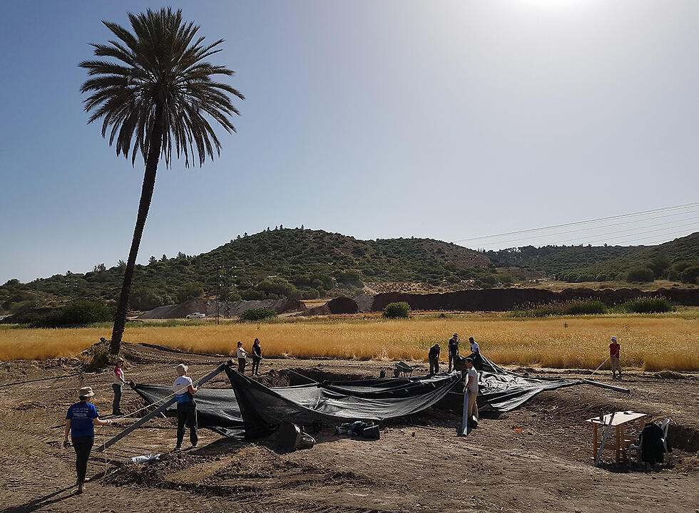 Так был обнаружен колодец. Фото: Михаль Хабар, Управление древностей