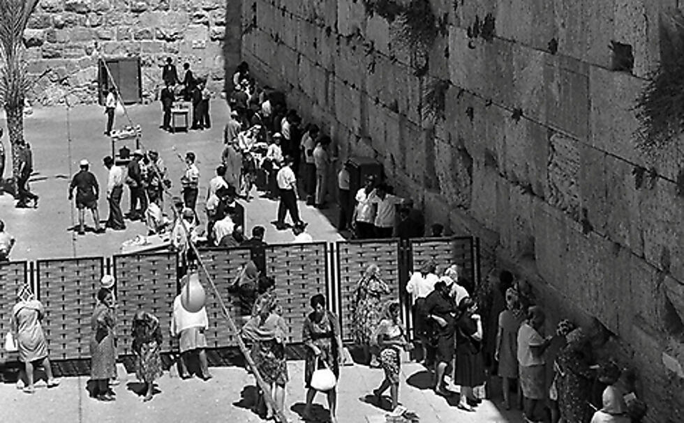 The Western Wall 50 years ago (Photo: Reuters)