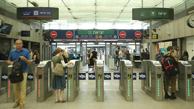 Железнодорожная станция. Фото: Ярон Бреннер (צילום: ירון ברנר) Железнодорожная станция. Фото: Ярон Бреннер