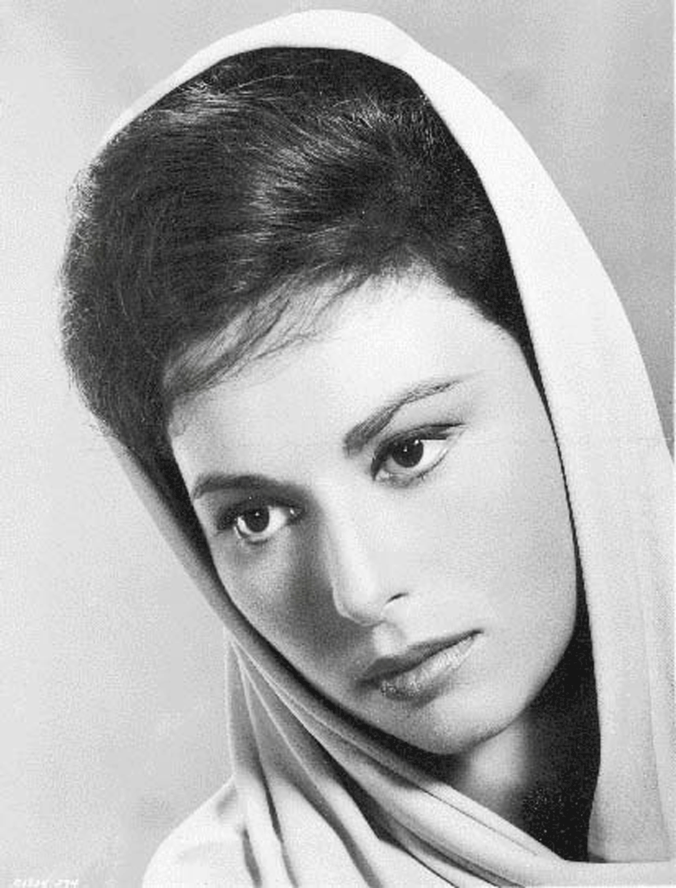 Харарит в роли Эфсирьnullnull Харарит в роли Эфсирь