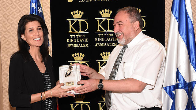 Lieberman, right, meets with Haley (Photo: Dana Shraga, Defense Ministry) (צילום: דנה שרגא/משרד הביטחון) Lieberman, right, meets with Haley (Photo: Dana Shraga, Defense Ministry)