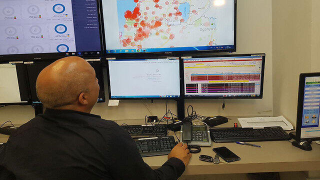 יובל אלעני חדר בקרה מערכת התרעה לפני רעידת אדמה רעידות אדמה מוקד התרעה על נזקים ב חולון