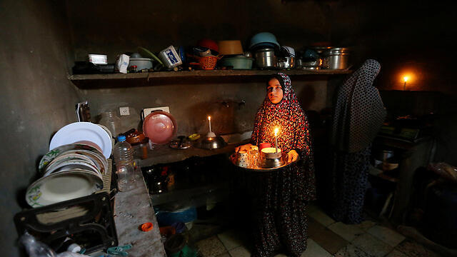 Palestinians without power in Khan Yunis