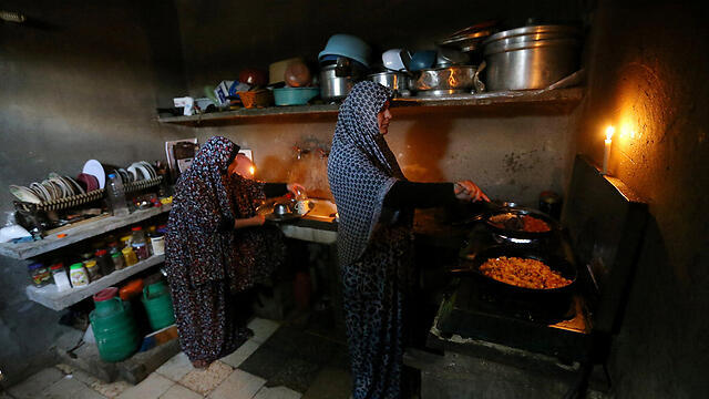 Lacking electricity in Gaza (Photo: Reuters)