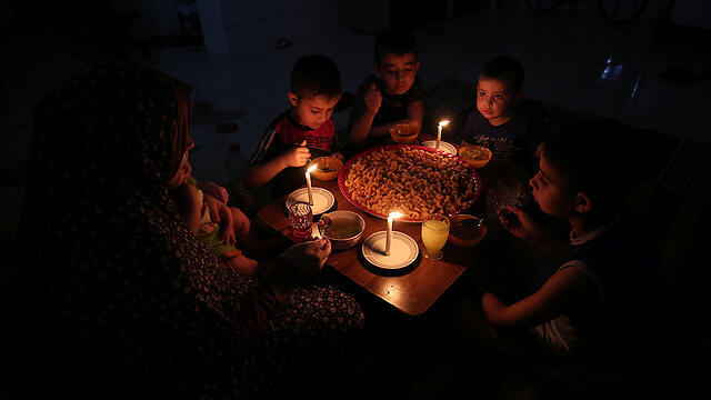 Gaza has faced a power crisis since June when the PA stopped paying Israel for it (צילום: AFP) Gaza has faced a power crisis since June when the PA stopped paying Israel for it