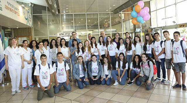 Добрый класс во время визита в больницу (Больница) Добрый класс во время визита в больницу