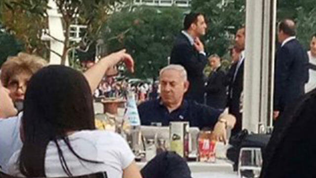 Netanyahu spotted at a restaurant in Thessaloniki