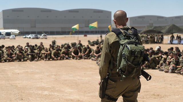 Egoz soldiers during their briefing (Photo: IDF Spokesperson's Unit)