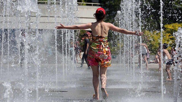 Жара в Европе. Фото: АFP (צילום: AFP) Жара в Европе. Фото: АFP
