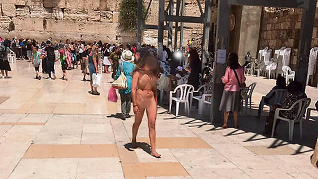 The woman at the Kotel (Photo: Yosef Bornstein)