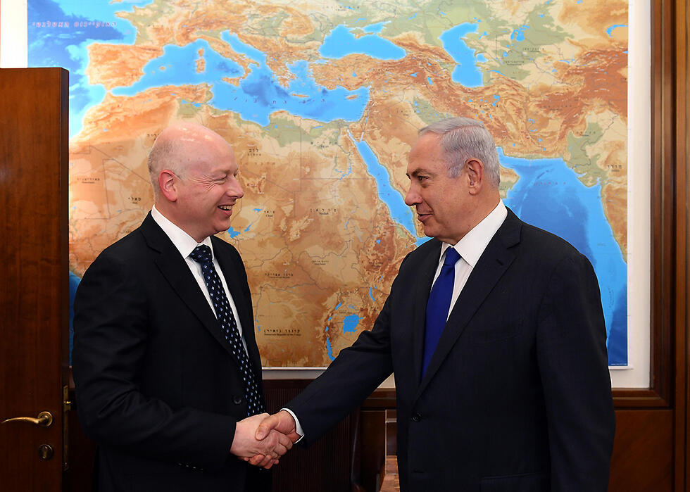 Джейсон Гринблатт и Биньямин Нетаниягу. Фото: Хаим Цах/ЛААМ (צילום: חיים צח/לע"מ) Джейсон Гринблатт и Биньямин Нетаниягу. Фото: Хаим Цах/ЛААМ