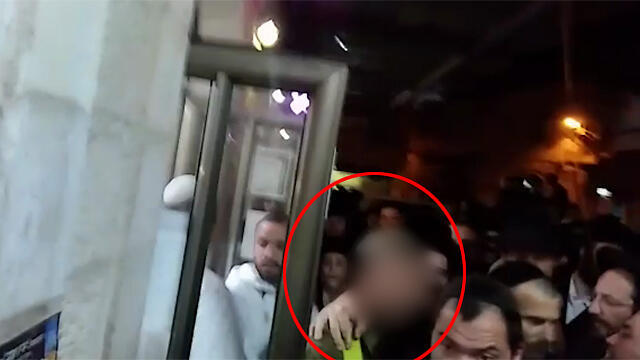 One of the soldiers extricated from the synagogue (צילום: קבוצת מחאות החרדים הקיצוניים) One of the soldiers extricated from the synagogue