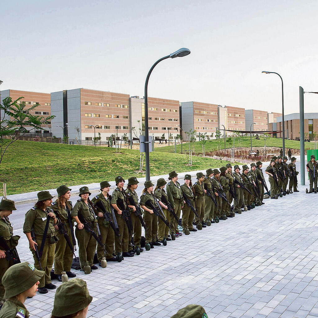 Women in the IDF (Photo: Tal Shahar)