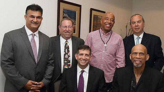 Kareem Abdul-Jabbar, Israeli Consul General Sam Grundwerg, Russell Simmons and leaders from the Foundation for Ethnic Understanding (Photo: Michelle Mivzari)