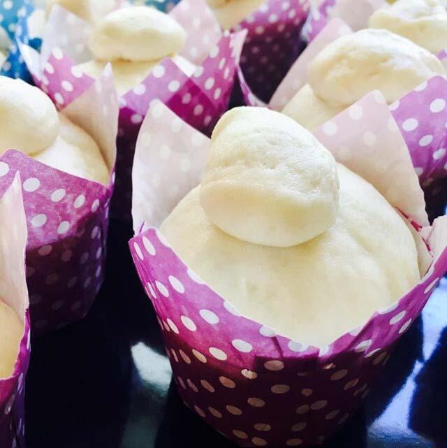 Дать булочкам взойти в теплом месте. Фото: Нисим Бен Коэн (Фото: Нисим Бен Коэн) Дать булочкам взойти в теплом месте. Фото: Нисим Бен Коэн