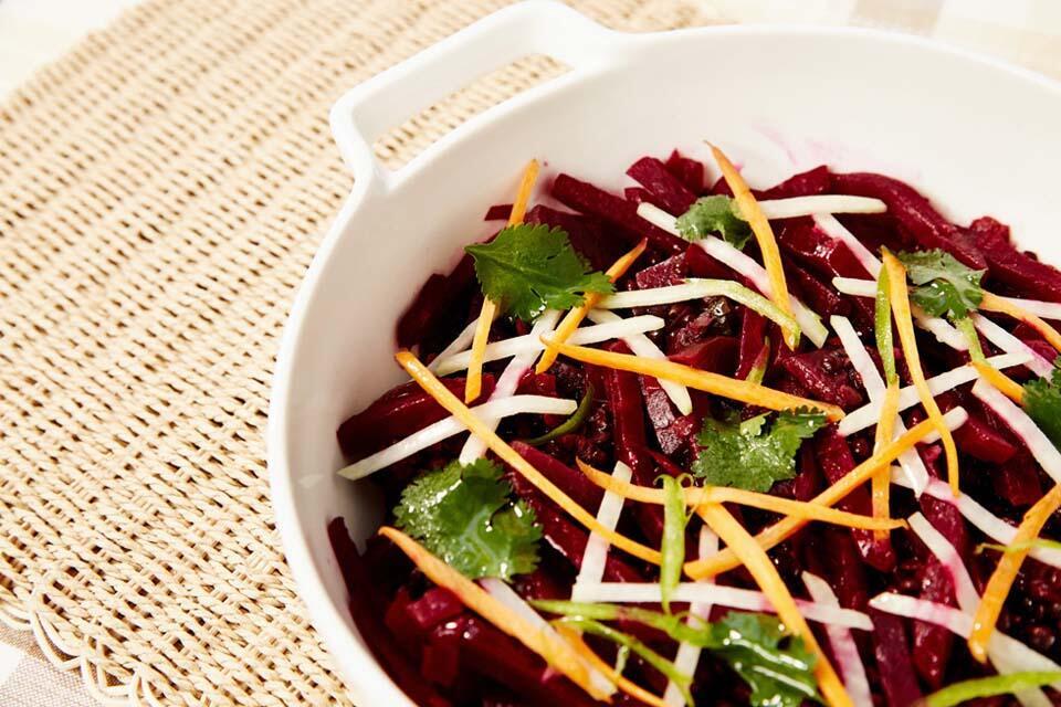 Салат из чечевицы и свеклы. Фото: Алон Адар