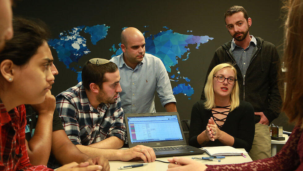 Act.il's operations room (Photo: Zvika Tishler)