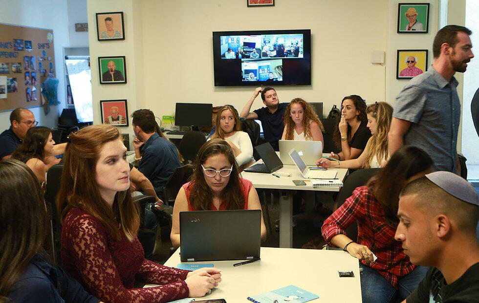 Act.il's operations room (Photo: Zvika Tishler)