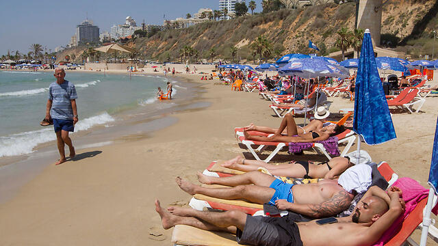 Пляж в Нетании. Фото: Идо Эрез (צילום: עידו ארז) Пляж в Нетании. Фото: Идо Эрез