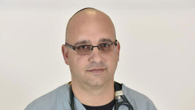 Доктор Гилад Хен. Фото: пресс-служба больницы "Эмек" (צילום: דוברות בית החולים העמק) Доктор Гилад Хен. Фото: пресс-служба больницы "Эмек"