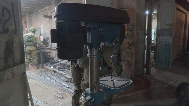 Weapons-manufacturing machine (Photo: IDF Spokesperson's Unit) (צילום: דובר צה"ל) Weapons-manufacturing machine (Photo: IDF Spokesperson's Unit)