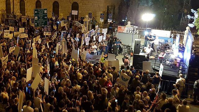 Protest against coalition's kotel decision (Photo: Yael Freidson)
