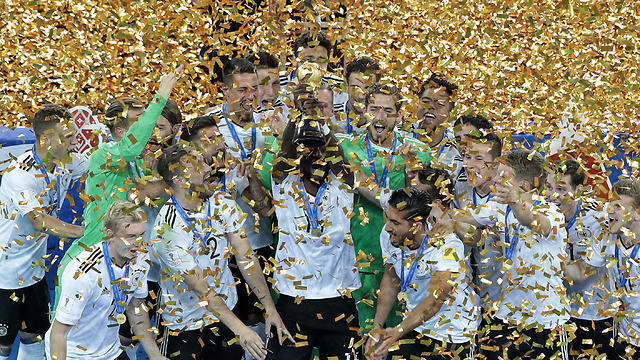 Германия торжествует. Фото: АР (צילום: AP) Германия торжествует. Фото: АР